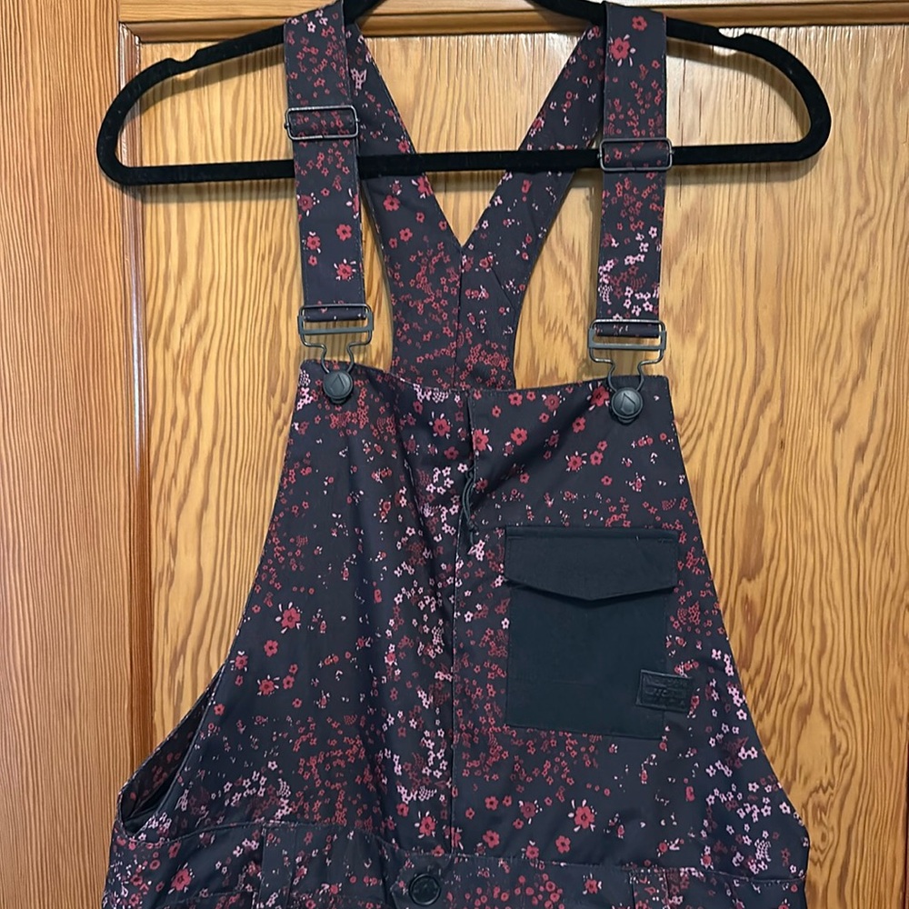 Volcom ski/snowboard bibs, EUC